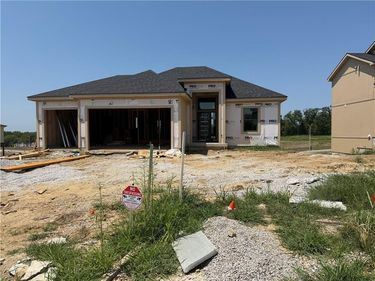 8304 NW 90th Street, Kansas City, MO 64153