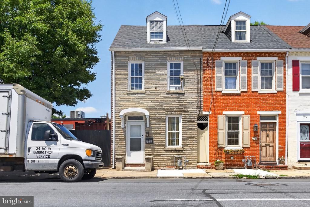 709 E Chestnut Street, Lancaster, PA 17602 Main Photo