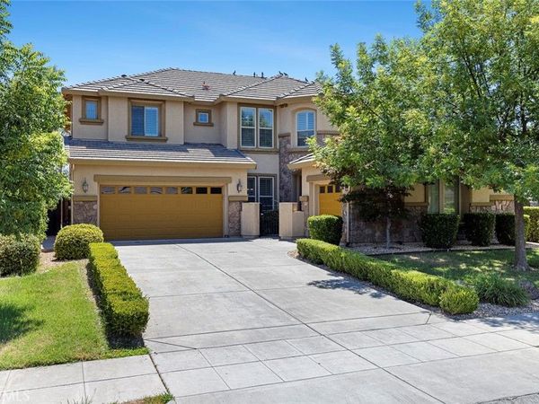1135 N Whittier Avenue, Clovis, CA 93611
