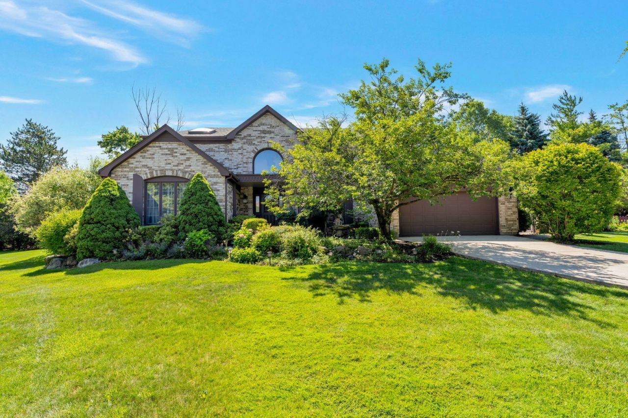 2135 Phillips Drive, Glenview, IL 60026