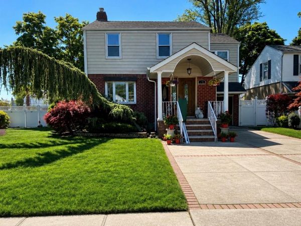 25 Nassau Street , Elmont, NY 11003