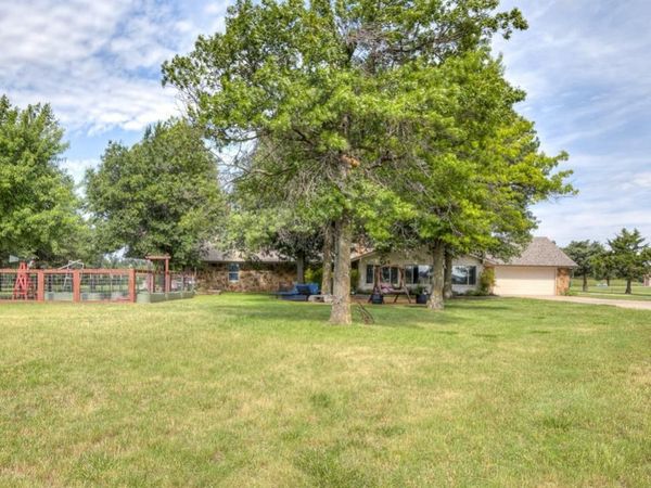7025 S Cimarron Road, Yukon, OK 73099