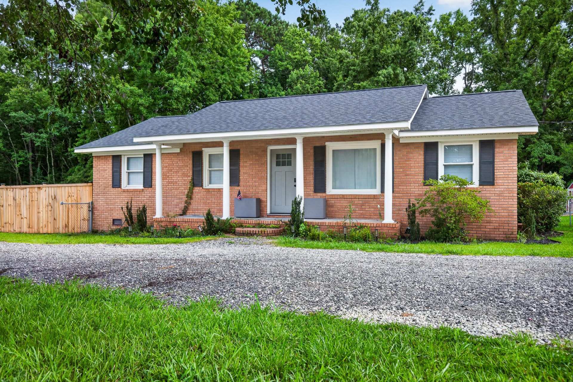 504 W Butternut Road Photo 4