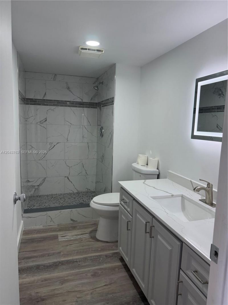 7220 Lake Cir Dr, Unit 406, Margate, FL 33063 Photo