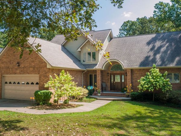 81 Woodridge Ln, Murray, KY 42071