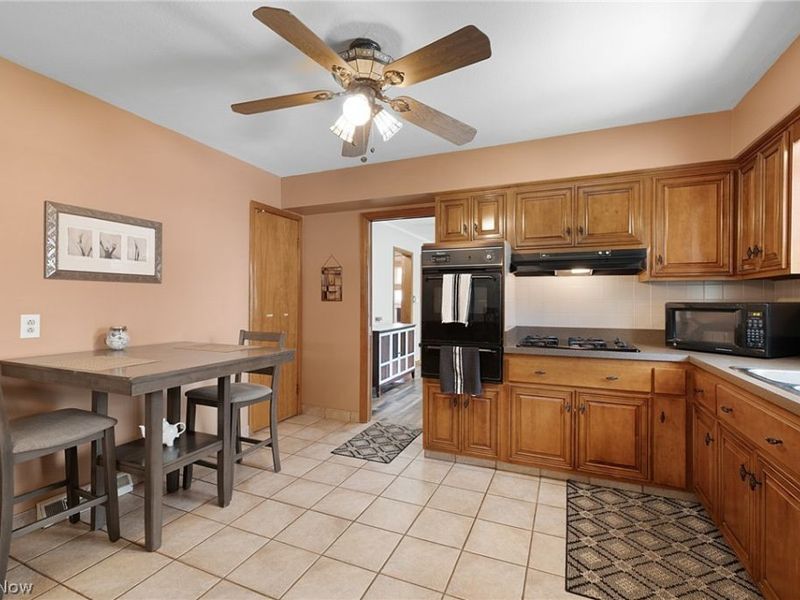 13967 Mohawk Trail, Middleburg Heights, OH 44130 Photo 10