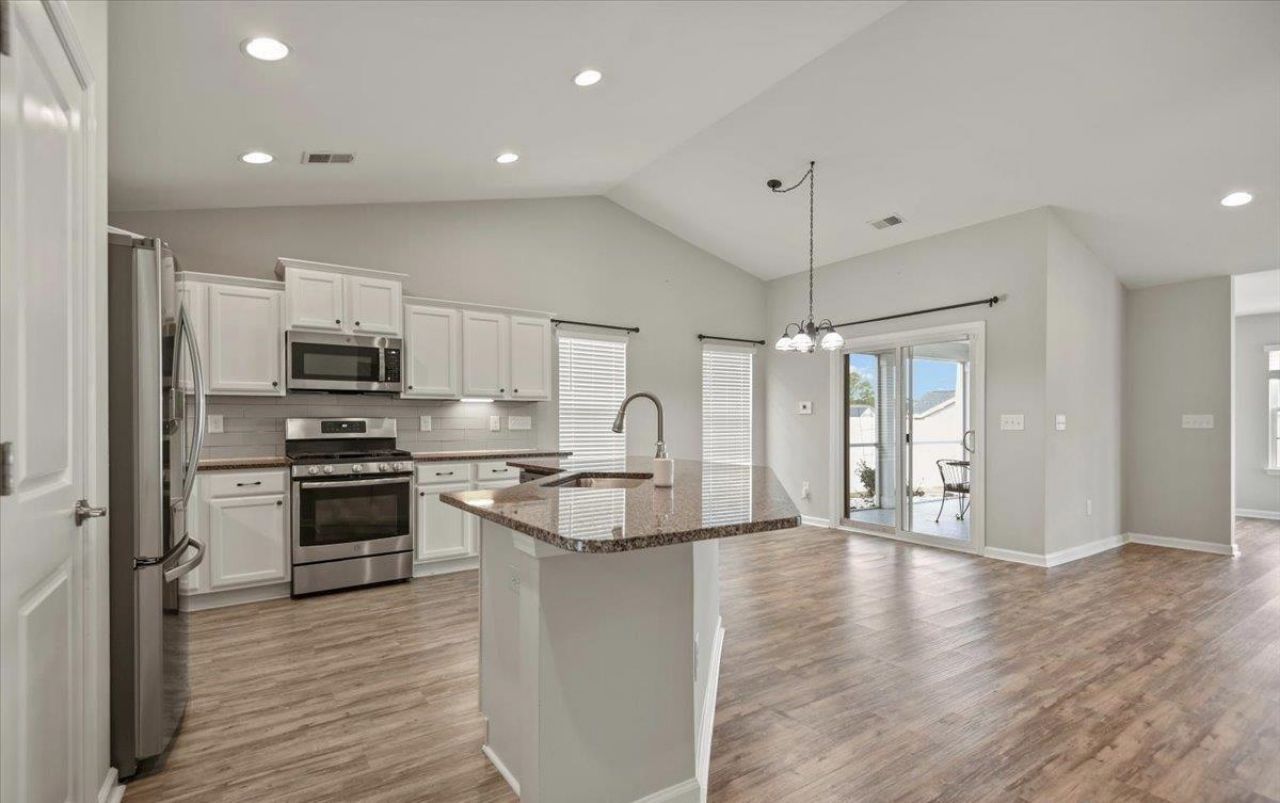 3720 Park Pointe Ave.  Photo 5