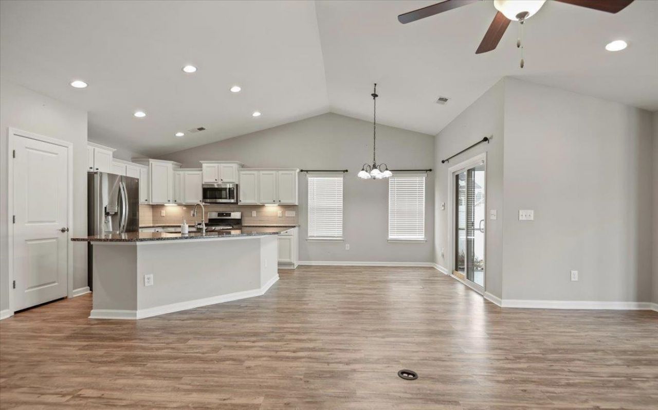 3720 Park Pointe Ave.  Photo 8