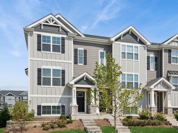 2111 Yellowstone Boulevard, Mundelein, IL 60060