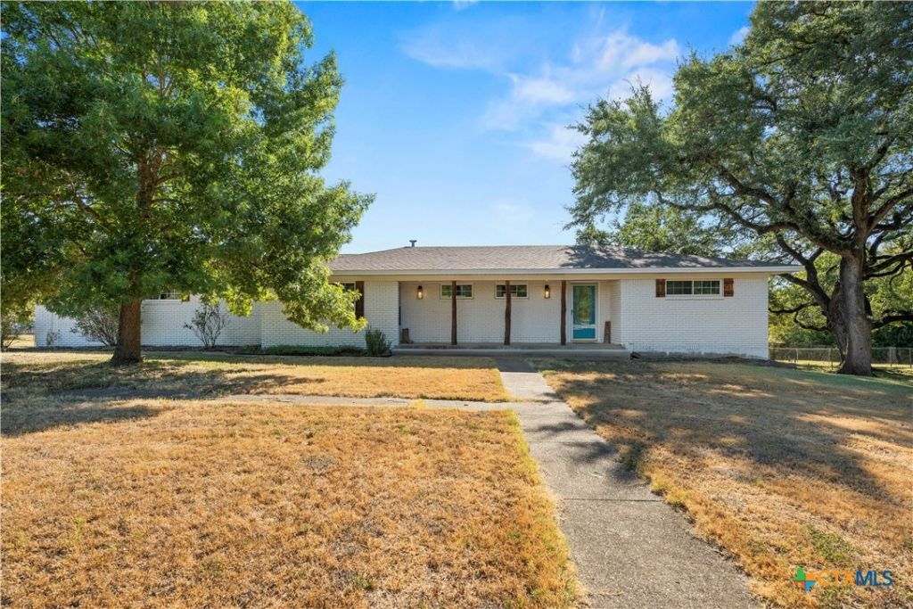 1305 S Old Temple Road, Lorena, TX 76655 Main Photo