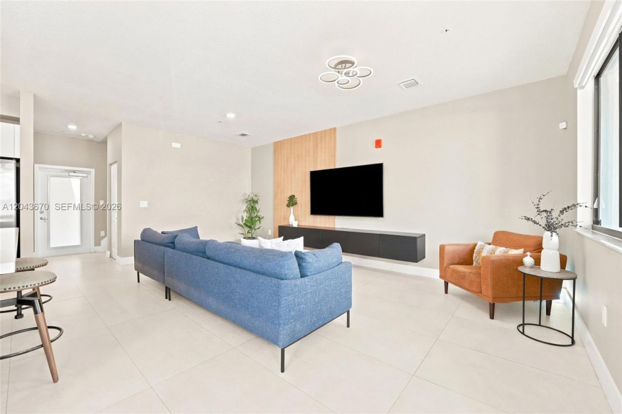 8167 NW 41st St , Unit E-101, Doral, FL 33166 Photo