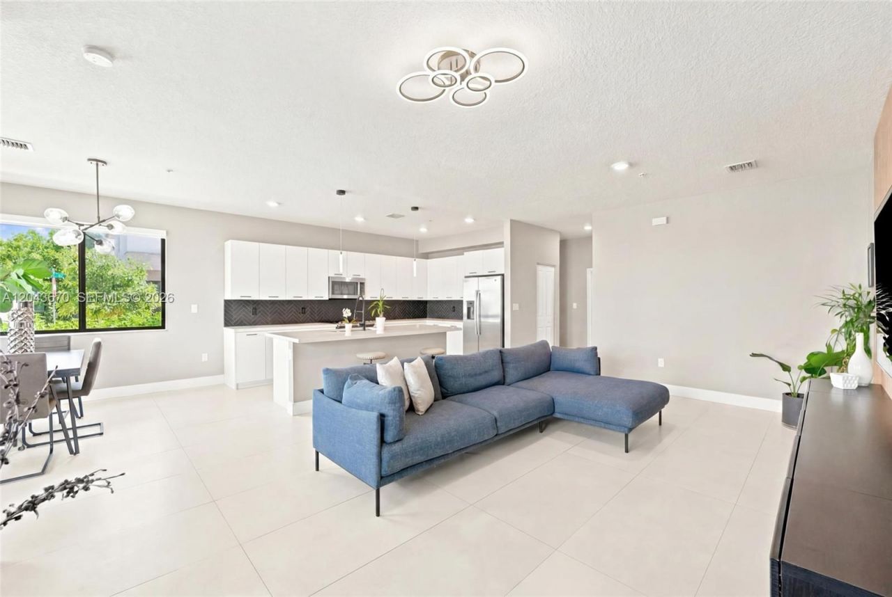 8167 NW 41st St , Unit E-101, Doral, FL 33166 Photo