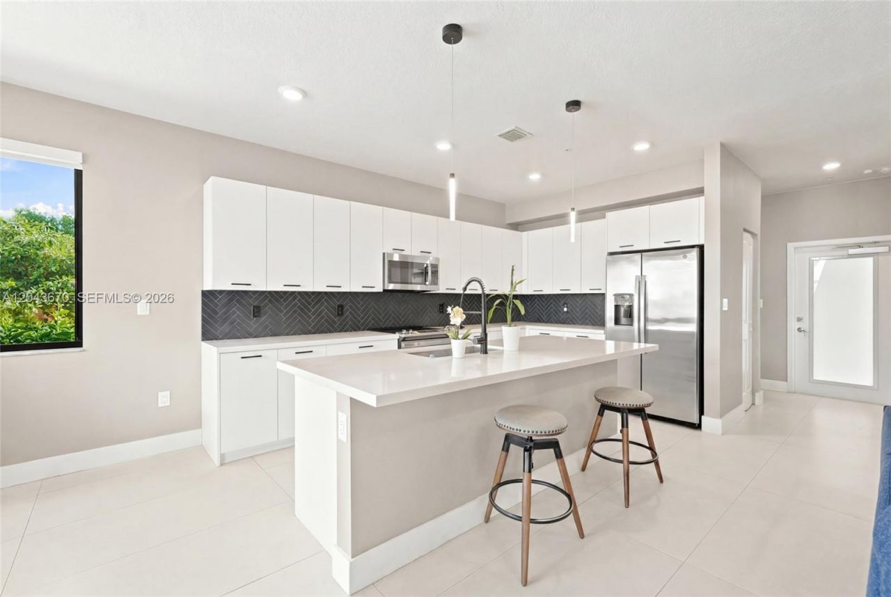 8167 NW 41st St , Unit E-101, Doral, FL 33166 Photo