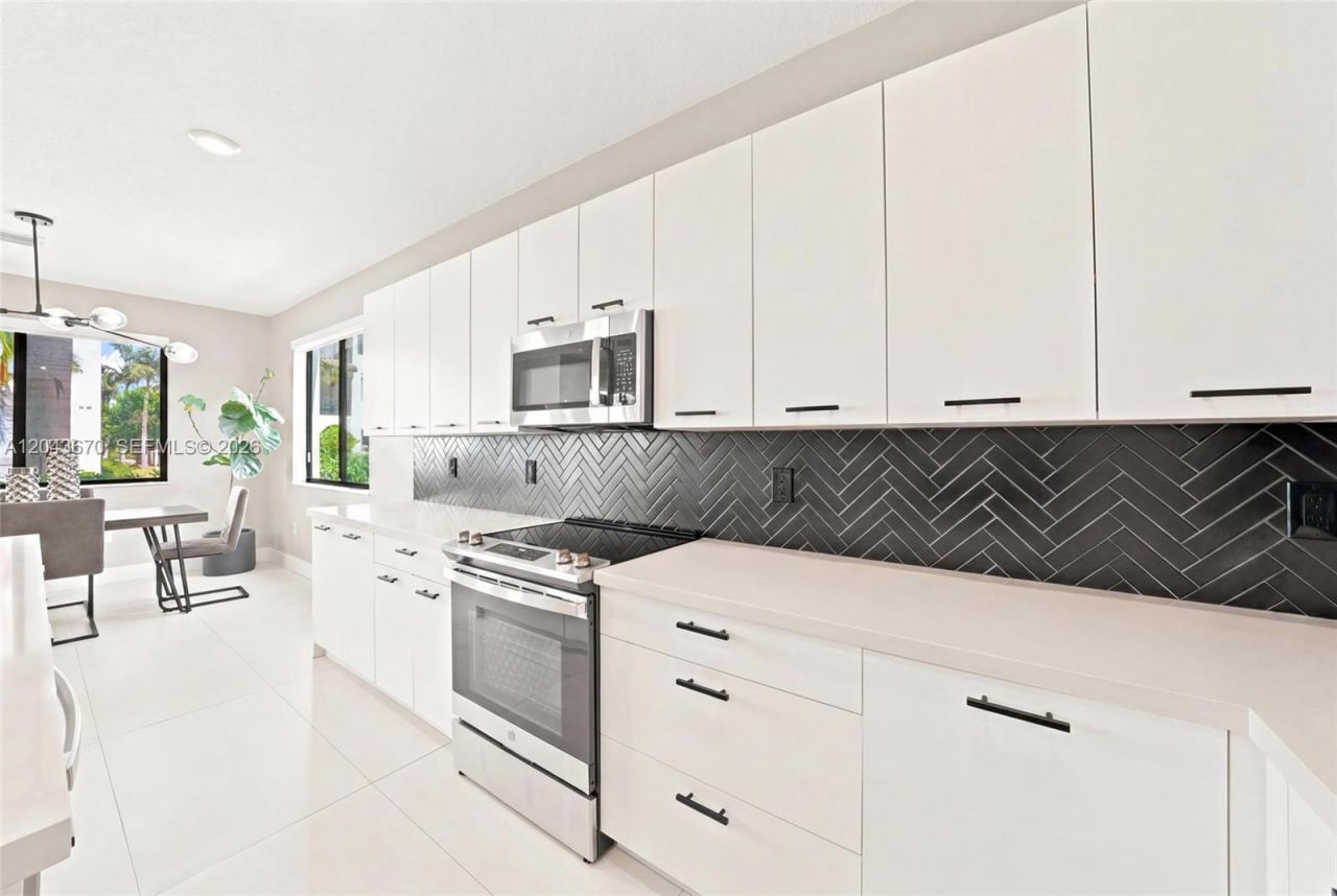 8167 NW 41st St , Unit E-101, Doral, FL 33166 Photo