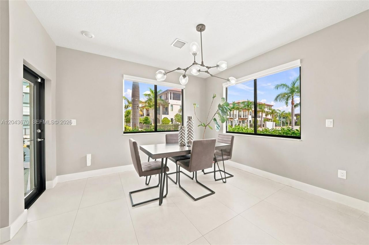 8167 NW 41st St , Unit E-101, Doral, FL 33166 Photo