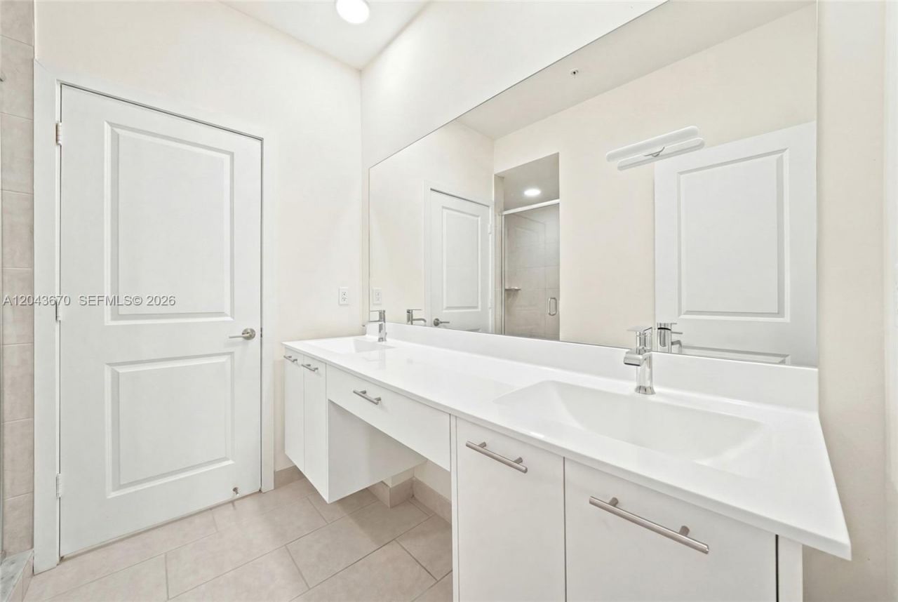 8167 NW 41st St , Unit E-101, Doral, FL 33166 Photo