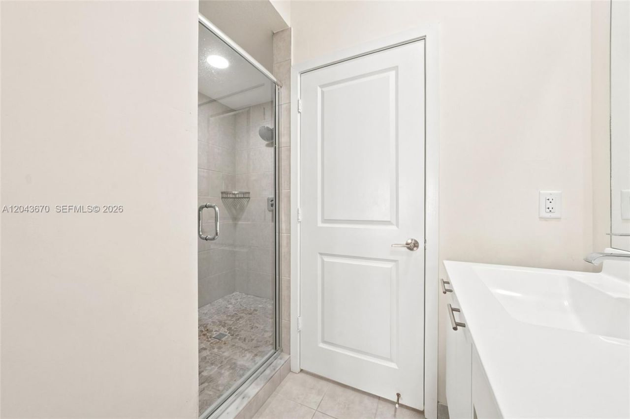 8167 NW 41st St , Unit E-101, Doral, FL 33166 Photo