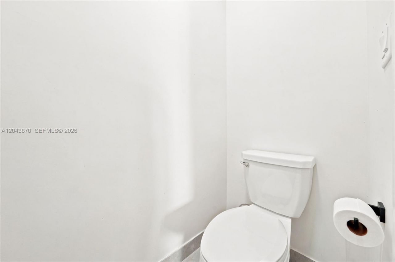 8167 NW 41st St , Unit E-101, Doral, FL 33166 Photo