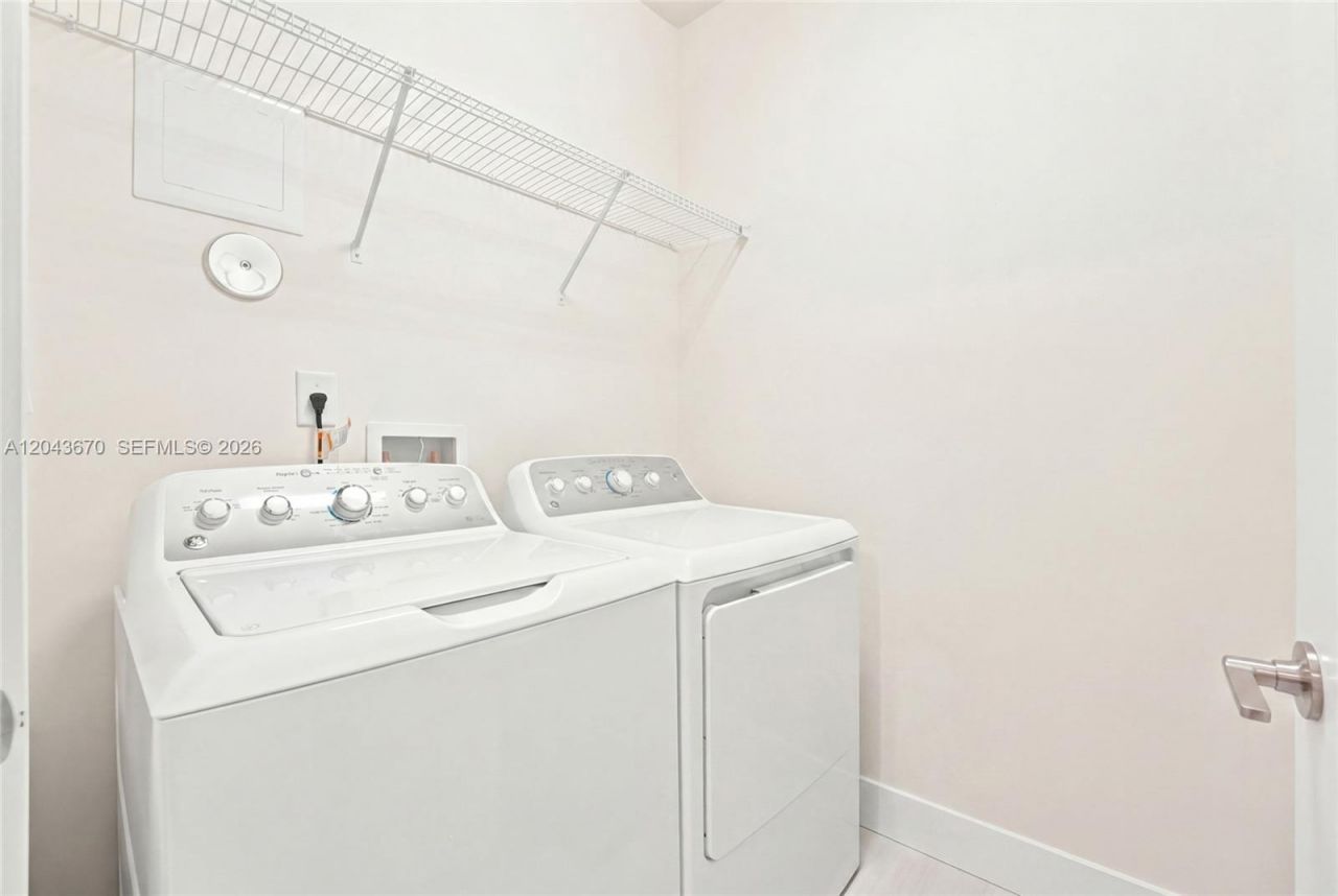 8167 NW 41st St , Unit E-101, Doral, FL 33166 Photo