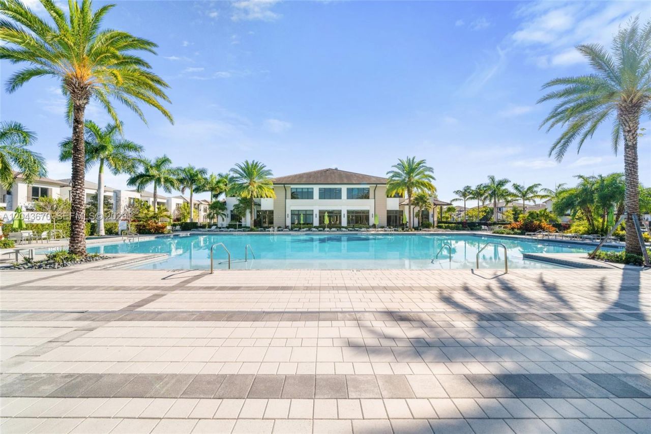 8167 NW 41st St , Unit E-101, Doral, FL 33166 Photo