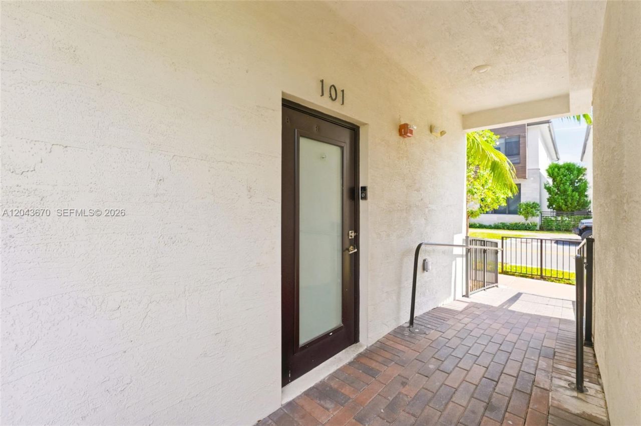 8167 NW 41st St , Unit E-101, Doral, FL 33166 Photo