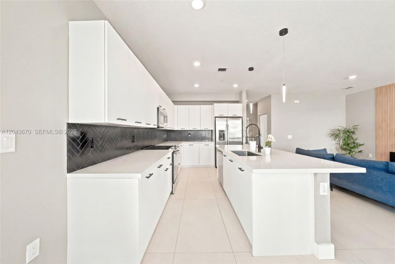 8167 NW 41st St , Unit E-101, Doral, FL 33166 Photo