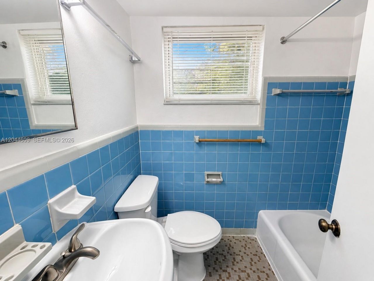 34 Madeira Ave, Unit 3, Coral Gables, FL 33134 Photo