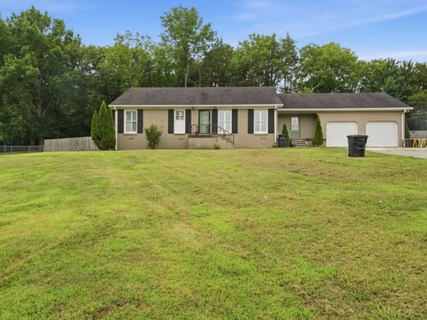 540 E Main St , Alexandria, TN 37012
