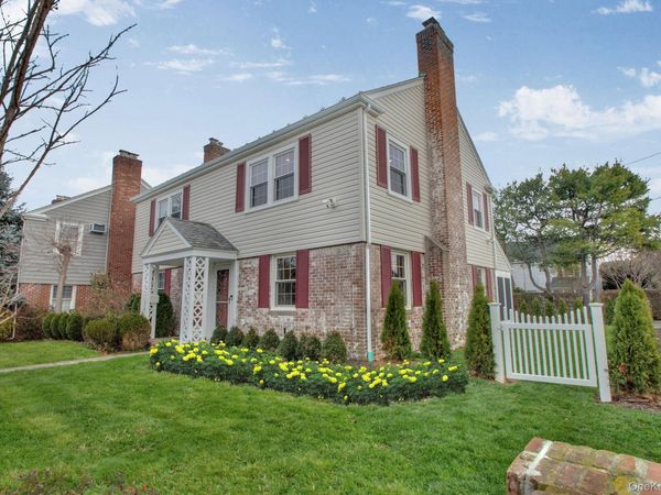 2 Bayview Court , Manhasset, NY 11030