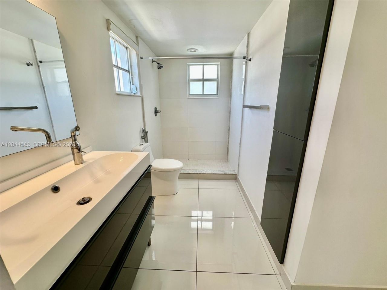 411 SW 37th Ave, Unit 3D, Miami, FL 33135 Photo