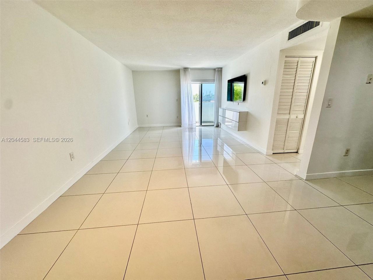 411 SW 37th Ave, Unit 3D, Miami, FL 33135 Photo