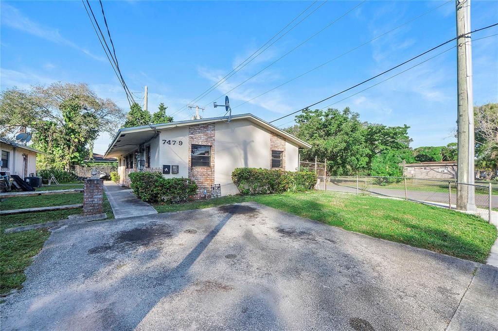 747 NW 14th Way, Unit A, Fort Lauderdale, FL 33311 Photo