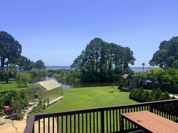 37 Country Club Road, Shalimar, FL 32579