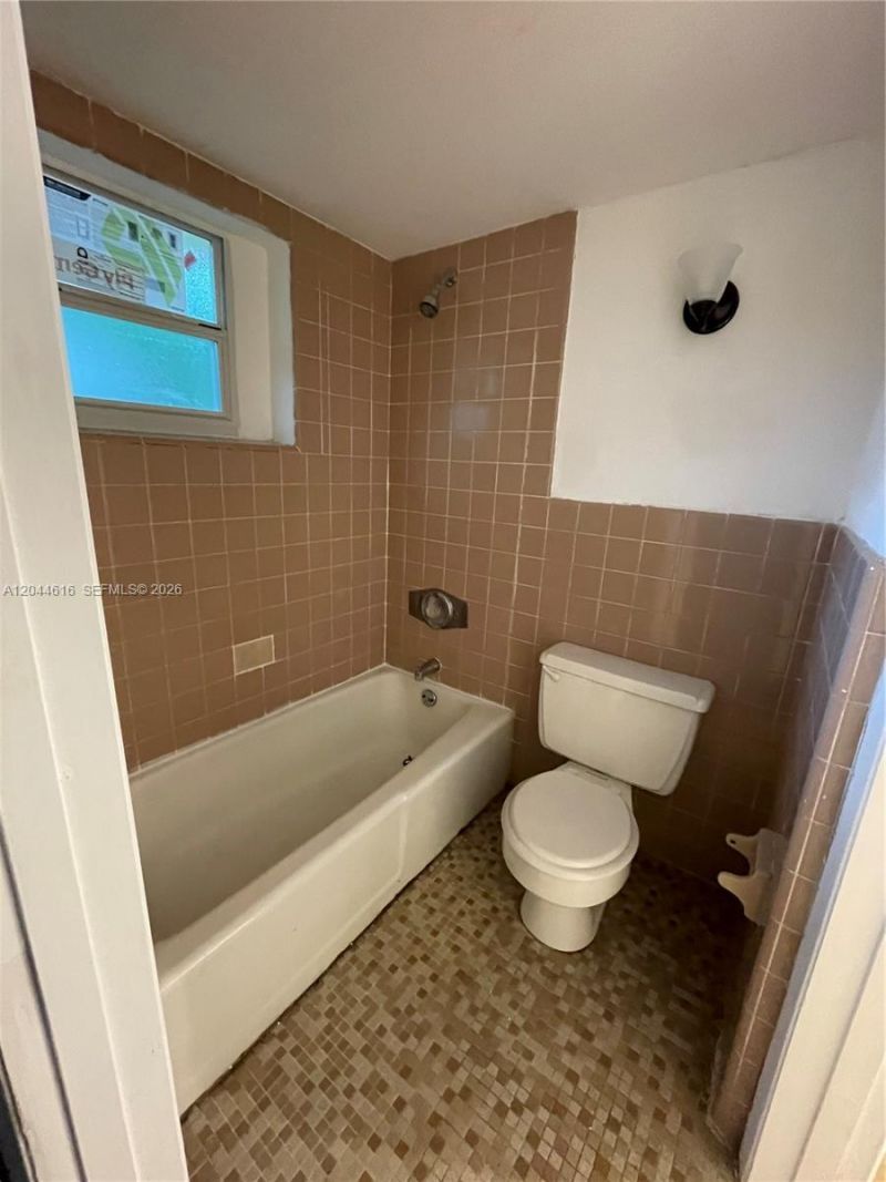 7841 Dunham Blvd , Unit 6, Miami, FL 33138 Photo