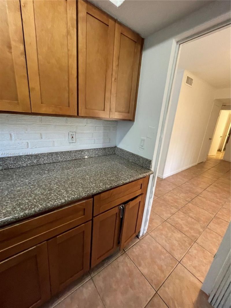 7841 Dunham Blvd , Unit 6, Miami, FL 33138 Photo