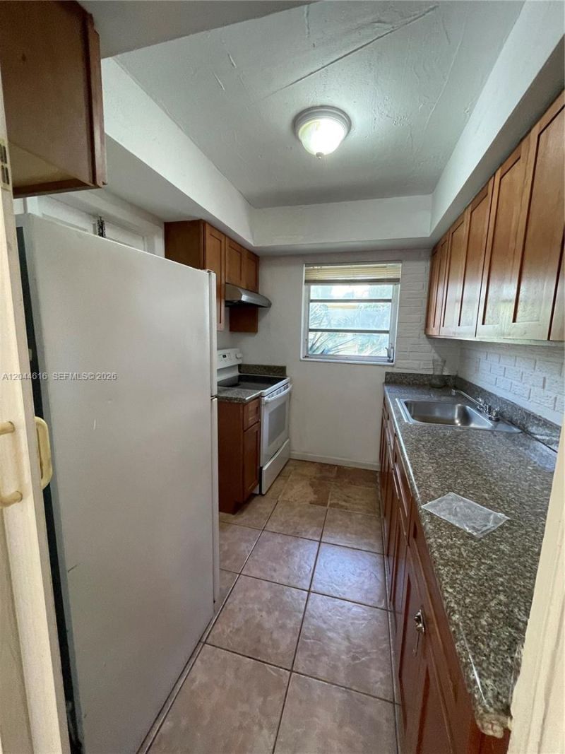 7841 Dunham Blvd , Unit 6, Miami, FL 33138 Photo