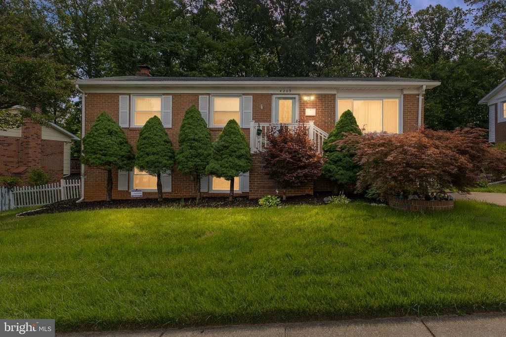 4209 Evergreen Drive, Woodbridge, VA 22193 Main Photo