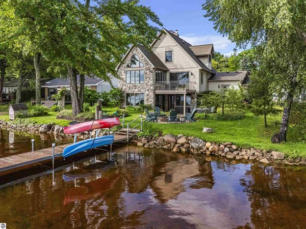225 Lake Drive W, Cadillac, MI 49601