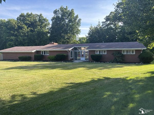 3265 Edgevale Drive, Lambertville, MI 48144