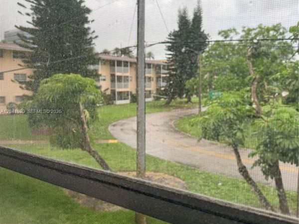 201 Terrace NE 2790, Unit H215, Aventura, FL 33180