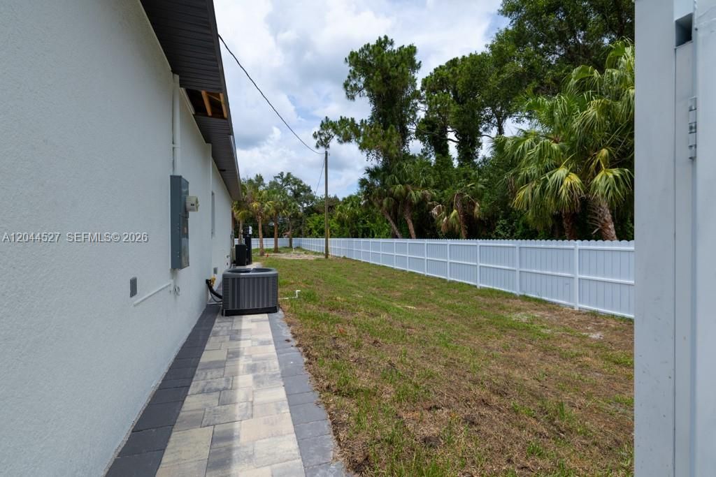 405 Roosevelt Avenue , Lehigh Acres, FL 33936 Photo