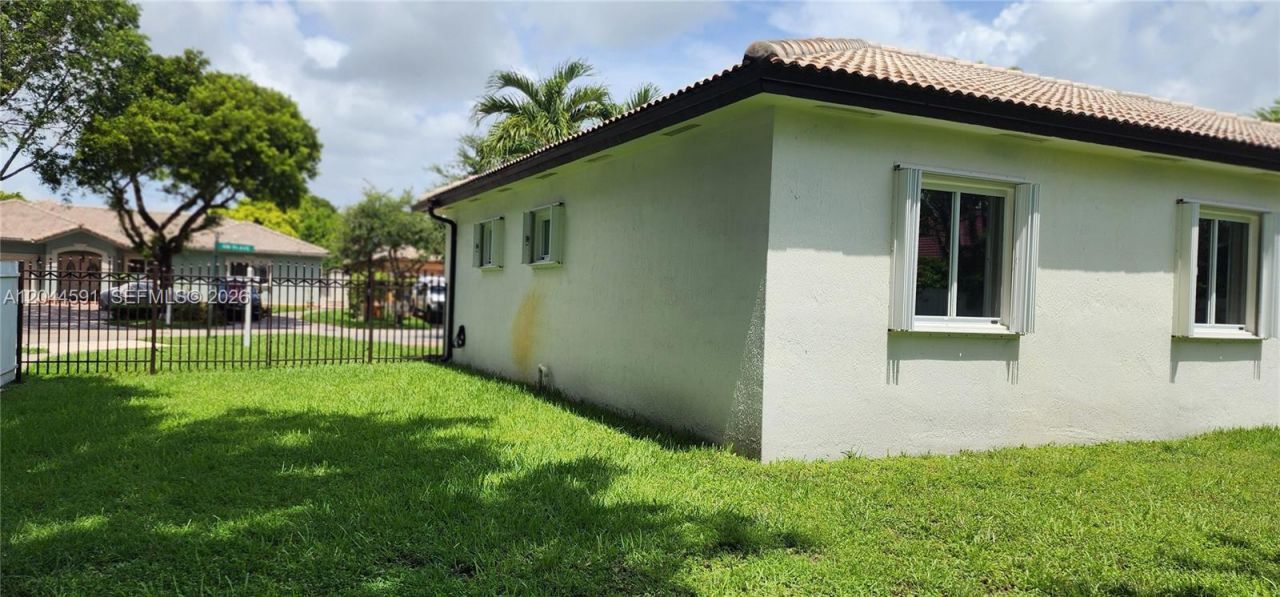 16507 NW 91st Ave , Miami Lakes, FL 33018 Photo