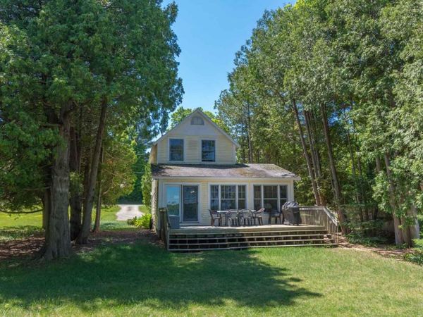 530 Harbor Highway E, Maple City, MI 49664