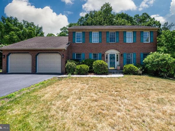 402 RUSSELL AVENUE, DOUGLASSVILLE, PA 19518