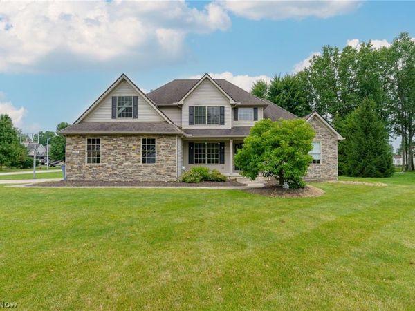 1044 Glendalough Drive, Grafton, OH 44044