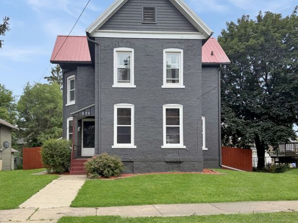 625 W Ringold Street , Freeport, IL 61032