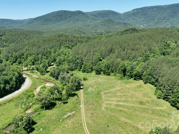 1194 Palmer Road , Mill Spring, NC 28756