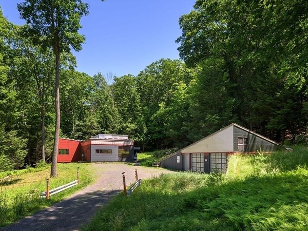 2 Laurel Hill Dr, Leverett, MA 01054