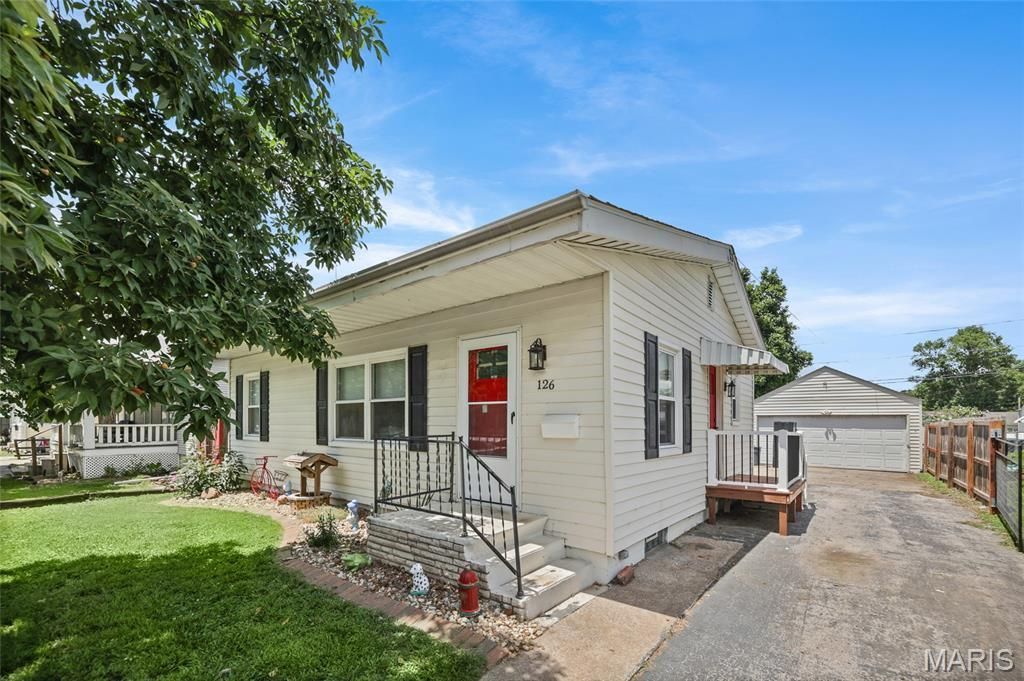 126 E 2nd Street, Roxana, IL 62084 Main Photo