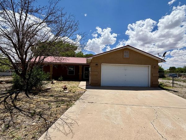 2 Don Juan Drive , Los Lunas, NM 87031